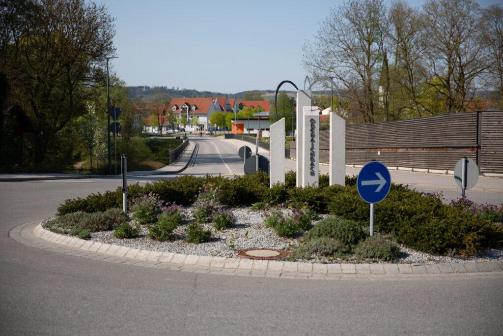 Kreisverkehr in Niederaichbach